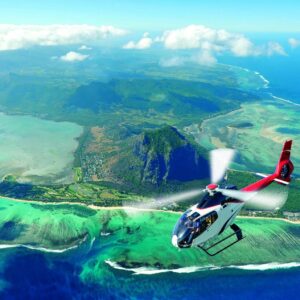 Helicóptero a Underwater Waterfall